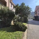 Apartment T2 Avec Terrasse Et Parking - Fr-1-309-533